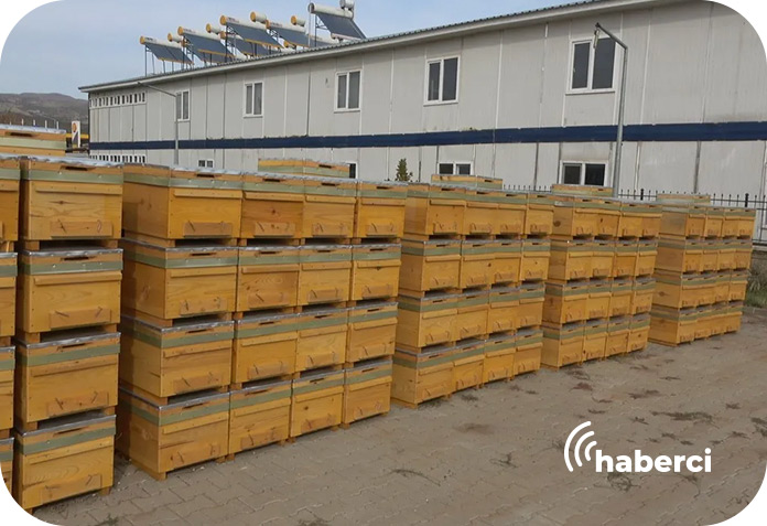 bingolde-bal-kovani-dagitildi Bingöl'de bal kovanı dağıtıldı